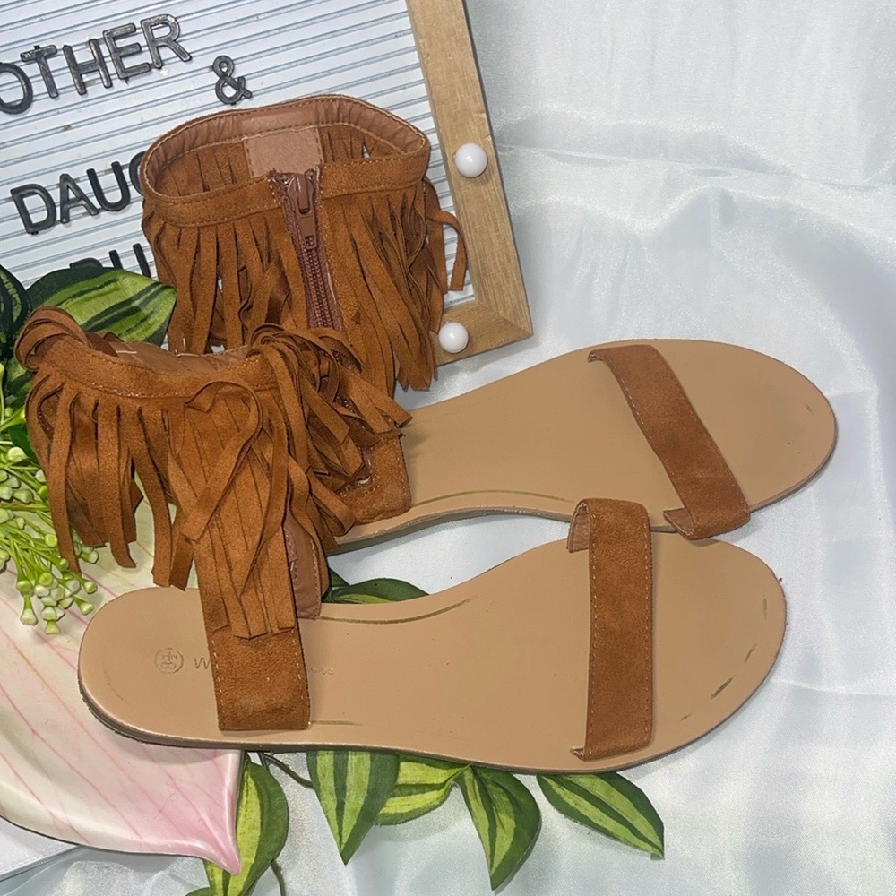 Wild Diva Lounge Brown Fringed Sandals Size 8 1/2